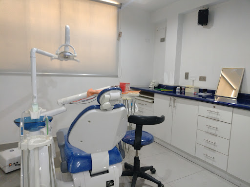 Dra. Gladys Altamirano Dentista Periodoncista