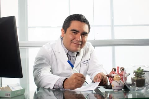 Dr. Fernando Cárdenas Arana - Médico Neumólogo